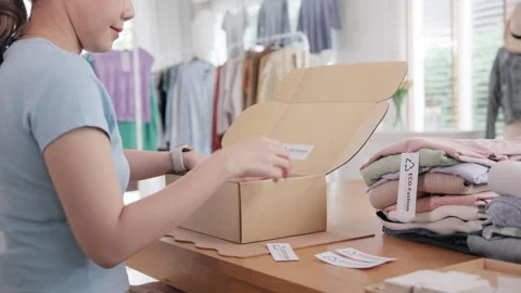 Go green Gen Z reduce manage used clothing, recycling, upcycling, secondhan.. Stockbeeldmateriaal 296927386