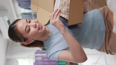 Go green Gen Z reduce manage used clothing, recycling, upcycling, secondhan.. 库存影片 337860199