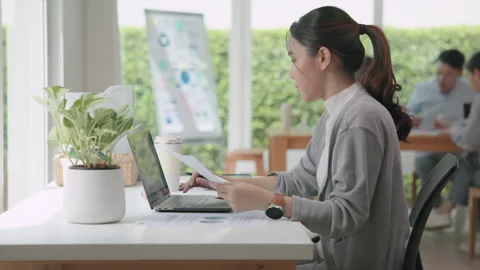Go green thinking growth mindset in workplace employee benefit engagement. Stock Footage 310347790