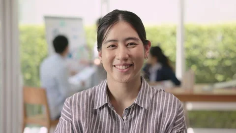 Go green thinking growth mindset in workplace employee benefit engagement. 스톡 동영상 317064382