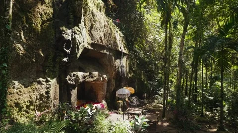 Goa Garba Temple Bali, Ancient Hindu Heritage Site Lush Tropical Forest 動画素材 344514861