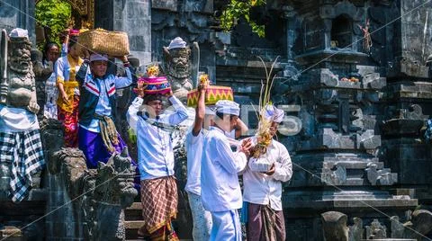 GOA LAWAH, BALI, INDONESIA - November 3, 2016: Balinese people in traditional Stock Photos