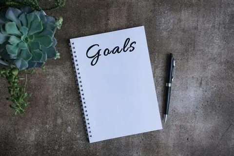 Goals list in a notebook with pen. Setting New Year goals and plans Foto stock