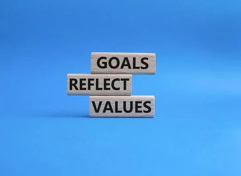 Goals reflect values symbol. Concept words Goals reflect values on wooden blo Foto stock