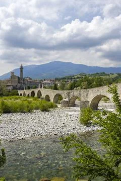 Gobbo Bridge also Devil Bridge or Ponte del Diavolo or Ponte Gobbo in Bobbi.. Foto stock