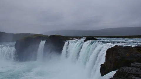 Godafoss waterfall on cloudy, rainy day, Iceland. Vídeos de archivo 112407677