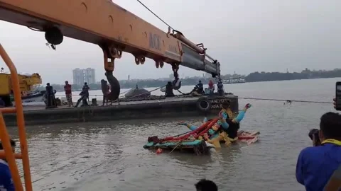 Goddess immersion is going on in the Ganges with the help of a crane. Stock Footage 172390986