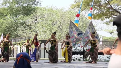 Goddess Sinta dances with her servants Stock Footage 280368686