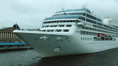 Goes to sea on a cloudy summer evening. Stock Footage 340777335