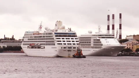 Goes to sea on a cloudy summer evening. Stock Footage 340778019