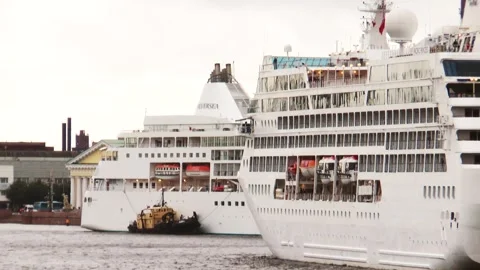 Goes to sea on a cloudy summer evening. Stock Footage 340778153