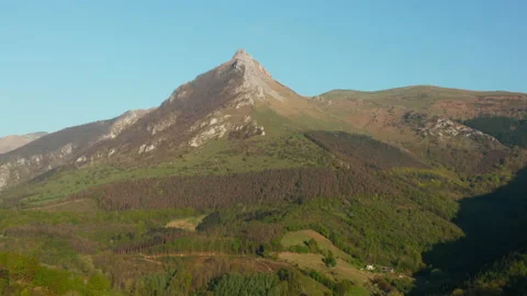 Goierri landscape, Txindoki mountain in Basque Country Video stock 152478570