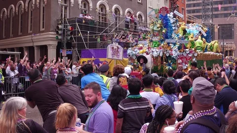 Goin to Jazz Fest float in Mid City Mardi Gras Parade 2018 4k 스톡 동영상 86338146