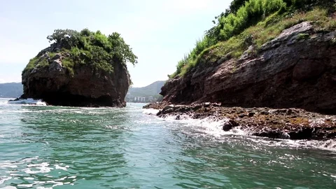 Going around an island Video stock 81148058