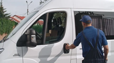 Going to Deliver Parcels 스톡 동영상 67439271