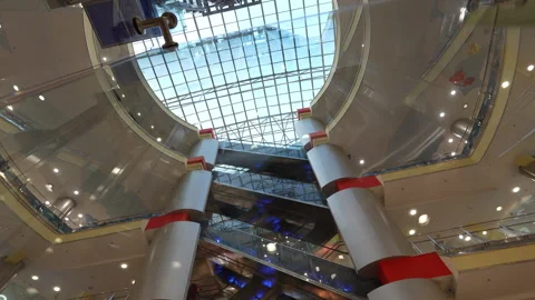 Going down in a glass elevator Vídeo Stock 264509918