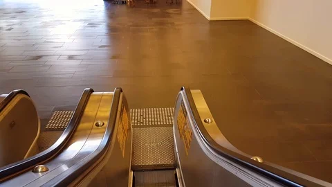 Going up an escalator at UTS 库存影片 86862437
