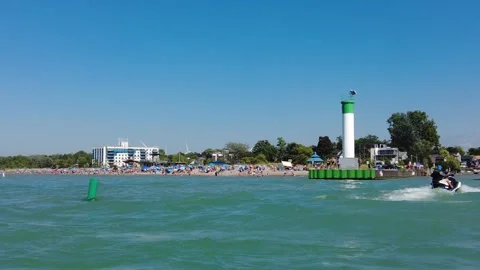 Going Into Port Ocean View With Beachgoers Holiday Vacation Destination Stockbeeldmateriaal 249955218