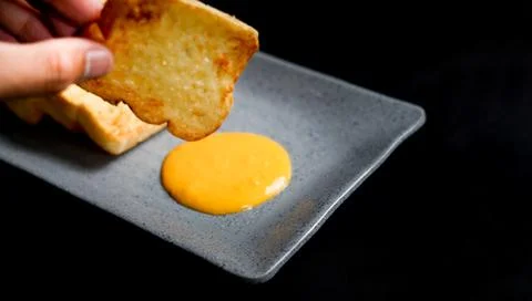 Going to put a slice of toasted bread on a cheese Foto stock