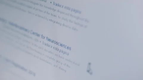 Going through search results on Google Stockbeeldmateriaal 88219093