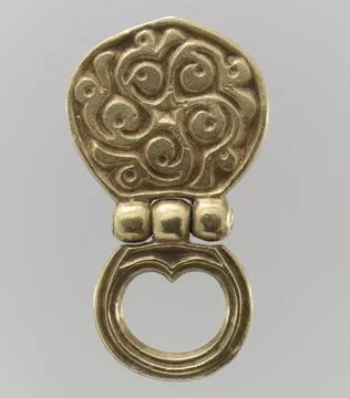 Gold Belt Mount with Loop 700s Avar The treasure contains an array of belt .. Foto stock