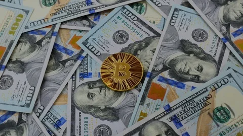 Gold bitcoin cryptocurrency rotating on the dollars background Video stock 88226397