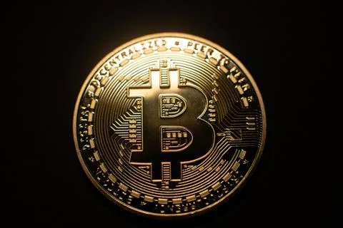 Gold Bitcoin on dark surface, Cryptocurrency and Blockchain concept Stock-Fotos