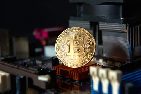 Gold Bitcoin electronic computer processor board 스톡 사진
