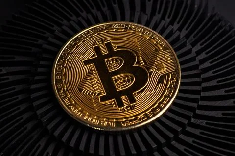 Gold Bitcoin electronic computer processor board 스톡 사진