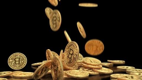 Gold bitcoins fall slow motion on pile. Cryptocurrency mining concept. Vidéo 85787683
