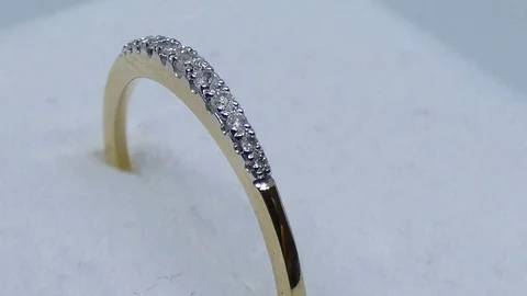 Gold diamond ring Video stock 124697910