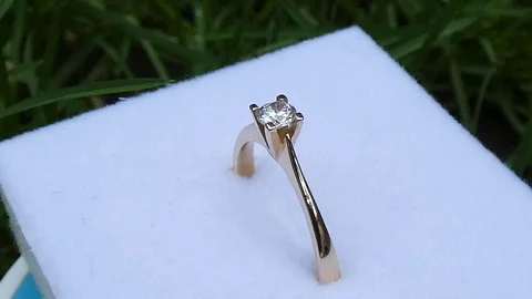 Gold diamond ring Video stock 124697987