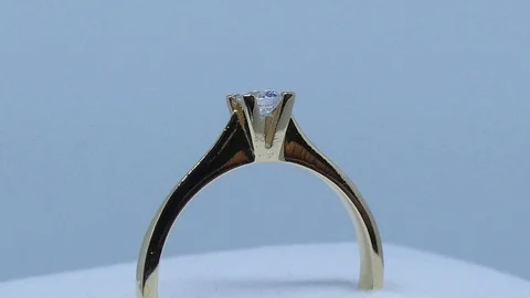 Gold diamond ring Video stock 124697988