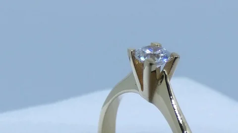Gold diamond ring Video stock 124698008
