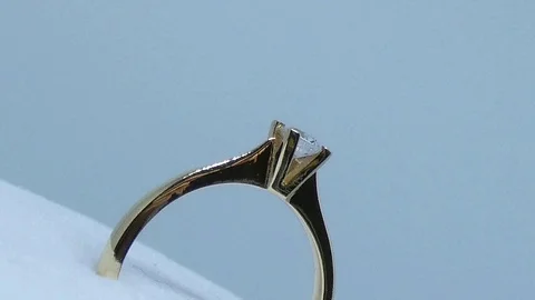 Gold diamond ring Video stock 124698020