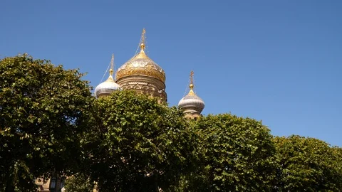 Gold Domes In Blue Sky Vídeo Stock 111292298