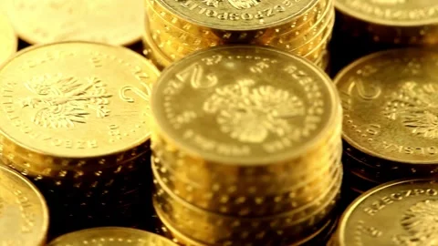 Gold Eagle one ounce coins being poured down onto a pile of other golden money Stock-Footage 334028015