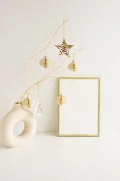 Gold frame blank mockup with copy space and Christmas decoration on white backgr Foto stock