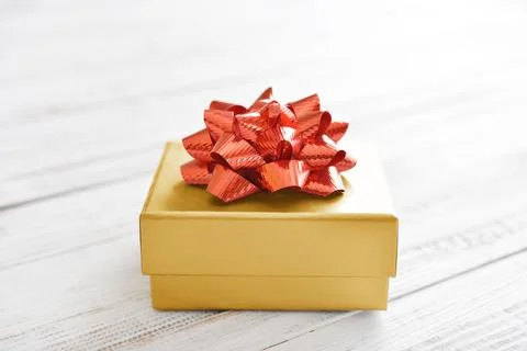 Gold gift box Fotos de archivo