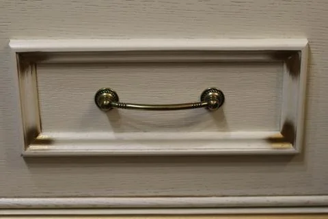 Gold handle from the bedside table 库存照片