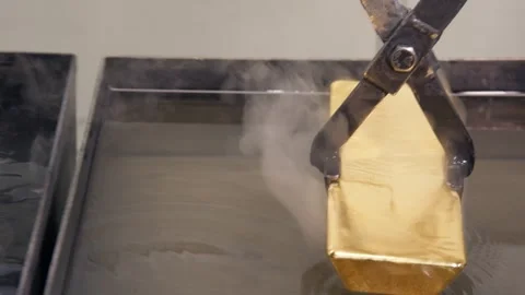 Gold ingot quenching process Stock-Footage 301389744