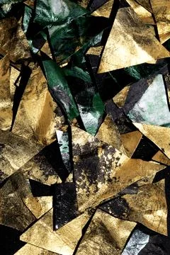 Gold metallic geometric triangle paint background on black paper 库存插图
