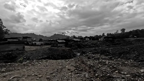 Gold mining camp in black and white to make it look historical 库存影片 336916822