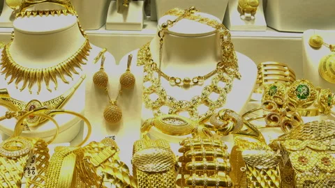 Gold necklaces, chains and bracelets of an oriental jewelry store. Stock Footage 101825478