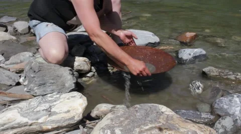 Gold Nugget mining from the River 動画素材 63172552