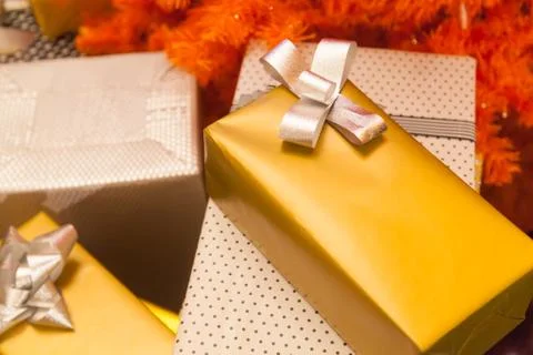 Gold present boxes package with silver ribbons as holiday gift boxes for fest Foto stock