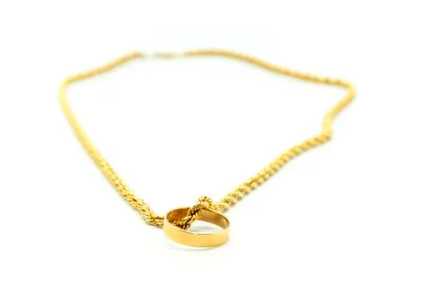 Gold ring chain 스톡 사진
