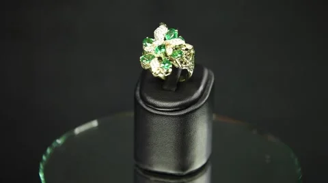 Gold ring. Green emerald. Diamond. Video stock 50744358