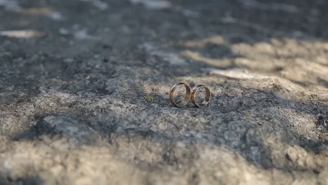 Gold ring lie on the stone surface in sunny day Stockbeeldmateriaal 123898201