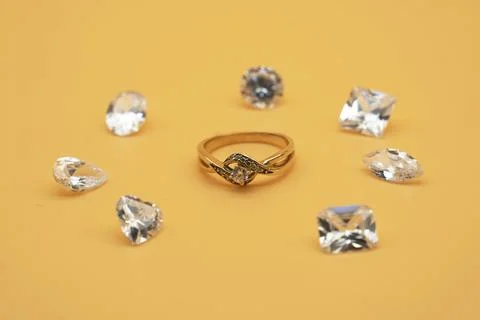 Gold ring surrounded by diamonds Foto stock